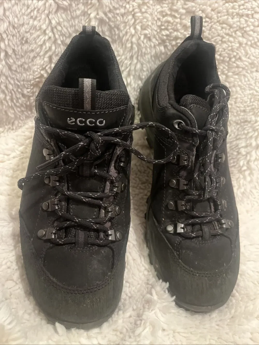 Ecco Mens 41 EUR / 7-7.5 US Low Black Boots Gore-tex Leather EUC